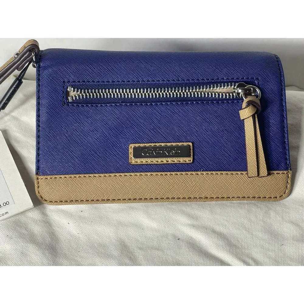 CALVIN‎ KLEIN Blue And Tab Leather PATENT ZIP AROUND WALLET New Wtags